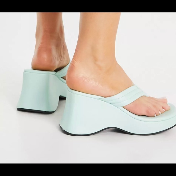 NWT ASOS DESIGN Tonic padded toe thong flatform sandals in mint - Picture 4 of 4